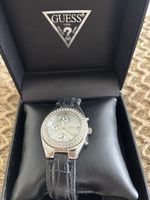 Damenuhr Guess mit Steinen und Lederarmband schwarz
