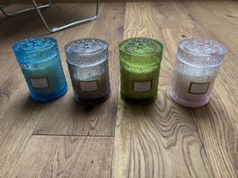 La Jolie Muse 4 Duftkerzen im Glas Bunt guter Zustand