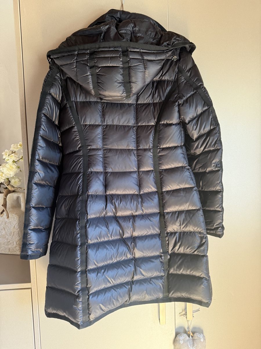 Moncler Cappotti: Moncler Daunenmantel schwarz – Usato da Meisterschwanden venduto da Larana7 2
