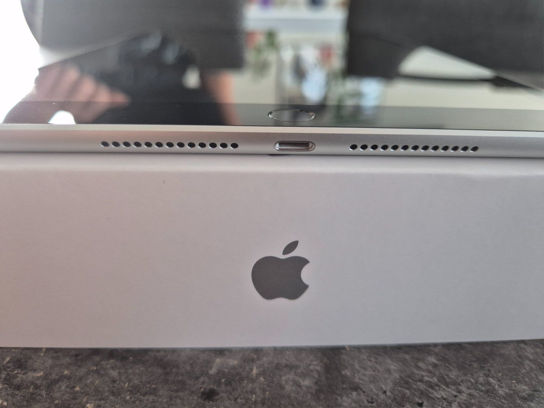Apple Tablet PC: iPad (9th Gen.) 256GB Wifi – Nuovo (secondo la descrizione) da Dietikon venduto da NGood 4
