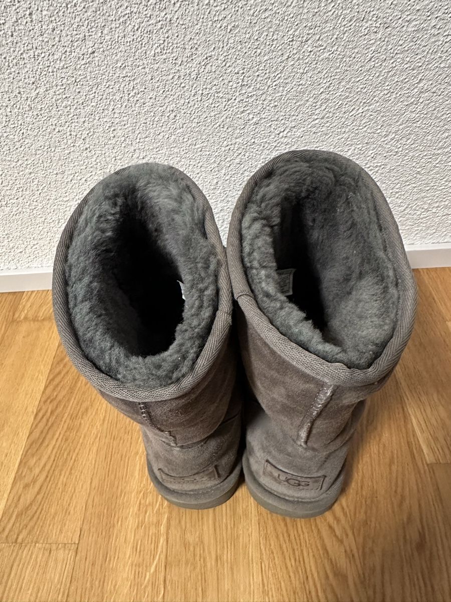 Ugg Scarpe da donna: Ugg Boots - Grey, Size EU 39 – Usato da Schlieren venduto da And_CH 5