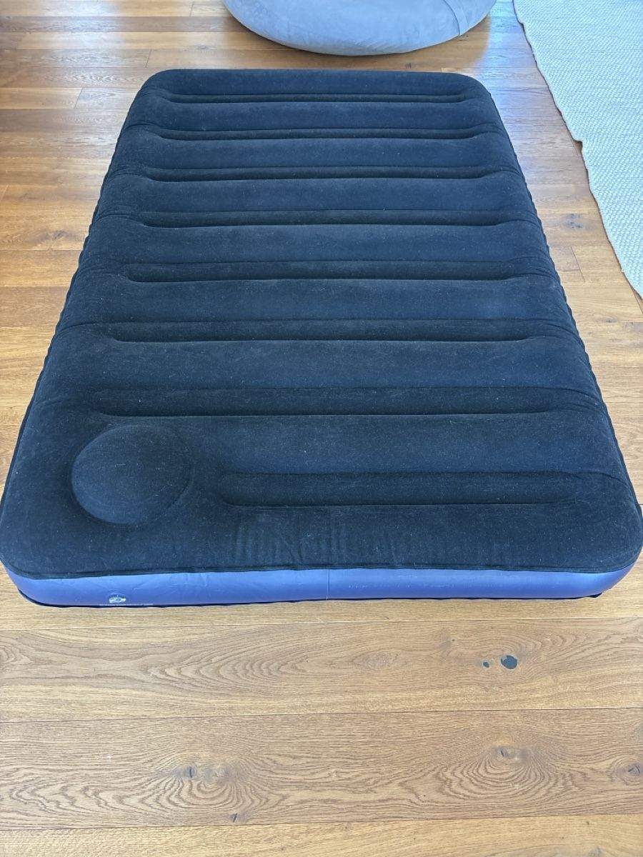 Matelas: Luftmatratze 120x183x19 cm – D'occasion à Gelterkinden par Organic
