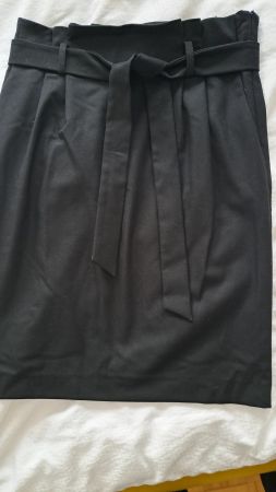 Jupe schwarz von Hallhuber, Gr 36, neu, mit Bindeschlaufe