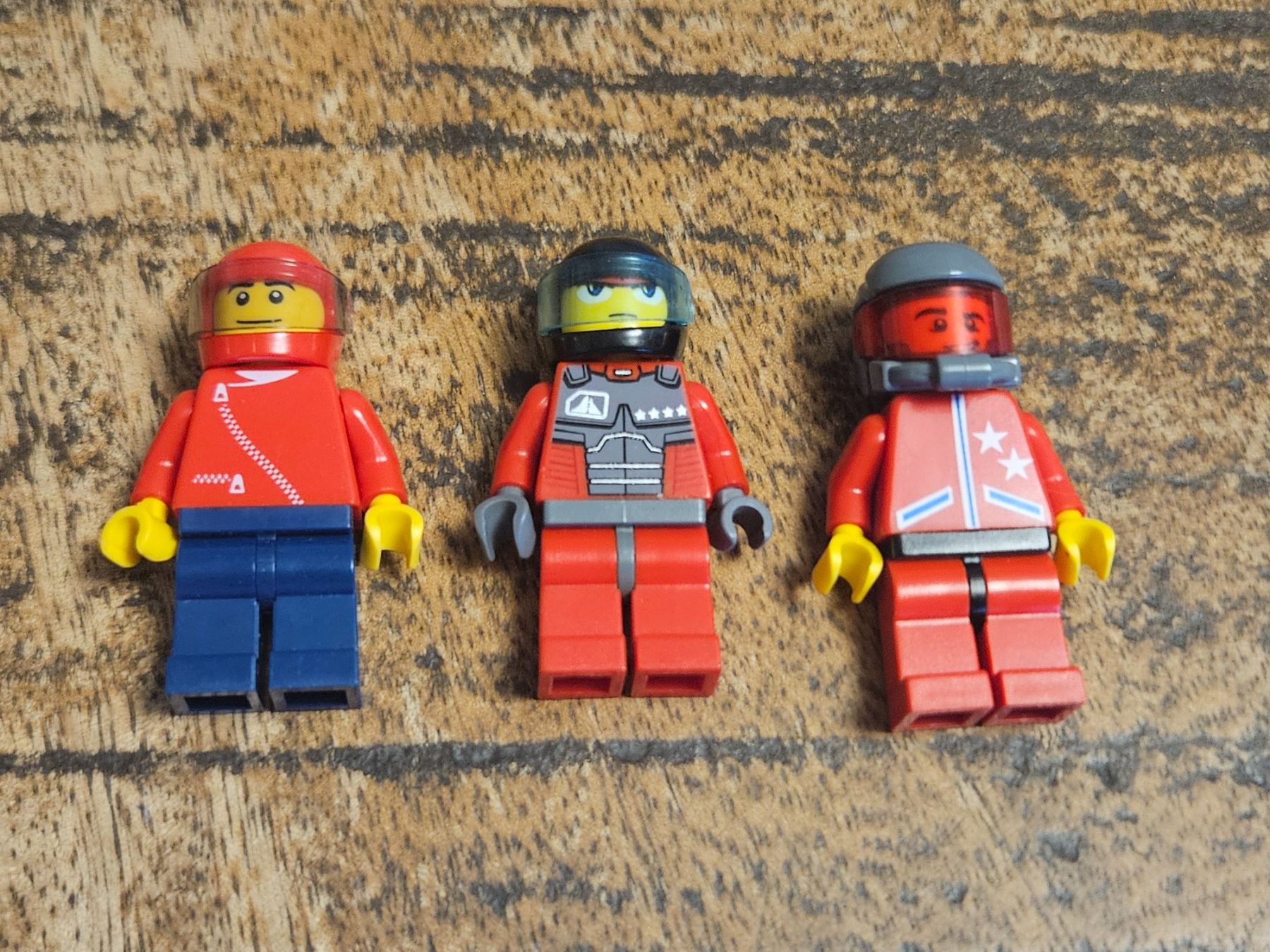 Lego Kit di costruzioni: lego lot de 3 figurines – Usato da Confignon venduto da Ecrofigs