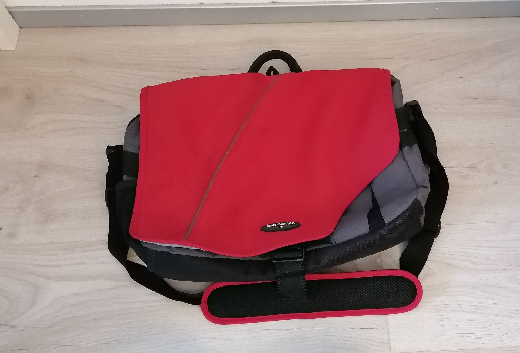 Sacs: Samsonite Laptop / Reisetasche – D'occasion à Schwarzenegg par musi09