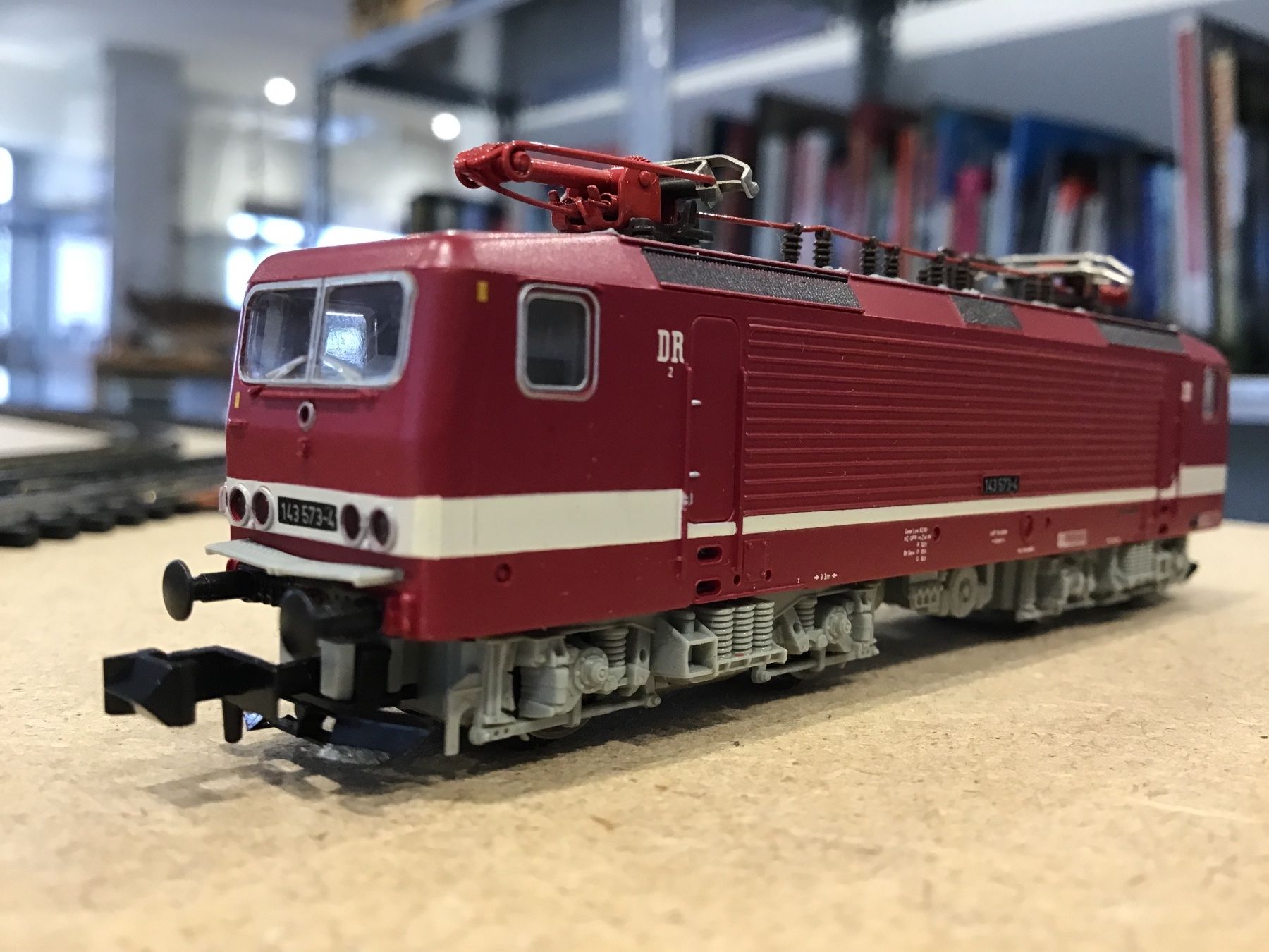 Roco Modellini di ferrovie: ROCO SPUR N- BR 143 579-4 DR - – Usato da Männedorf venduto da Modell-Spezialisten 3