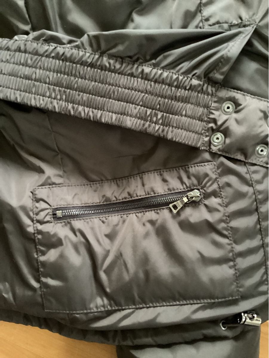 Prada Jacken: Prada, Damendaunenjacke, Gr. 46 it. – Neu (gemäss Beschreibung) aus Salenstein von Esprit57 6