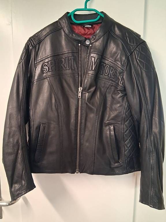 Vestes: Lederjacke – D'occasion à Horgen par cla_bv5q