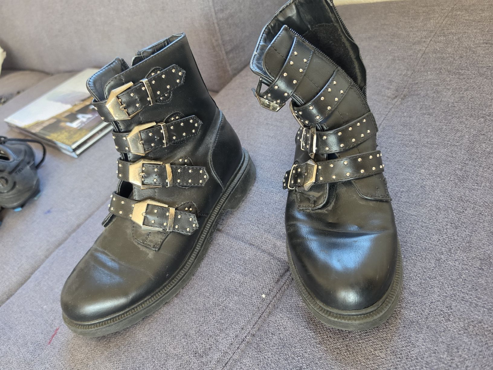 Chaussures femmes: bottine – D'occasion à Plasselb par les_rl55