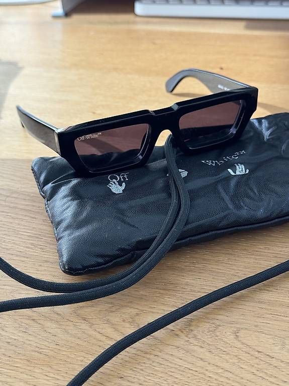 Off-White Brillen & Gläser: Off-White Black Sunglasses  Excellent Condition – Gebraucht aus Zürich von Vee_8003