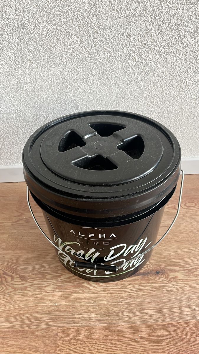 Altro per la casa: Alpha Line Eimer mit Deckel und Sieb schwarz – Usato da Bergdietikon venduto da AyazSaad