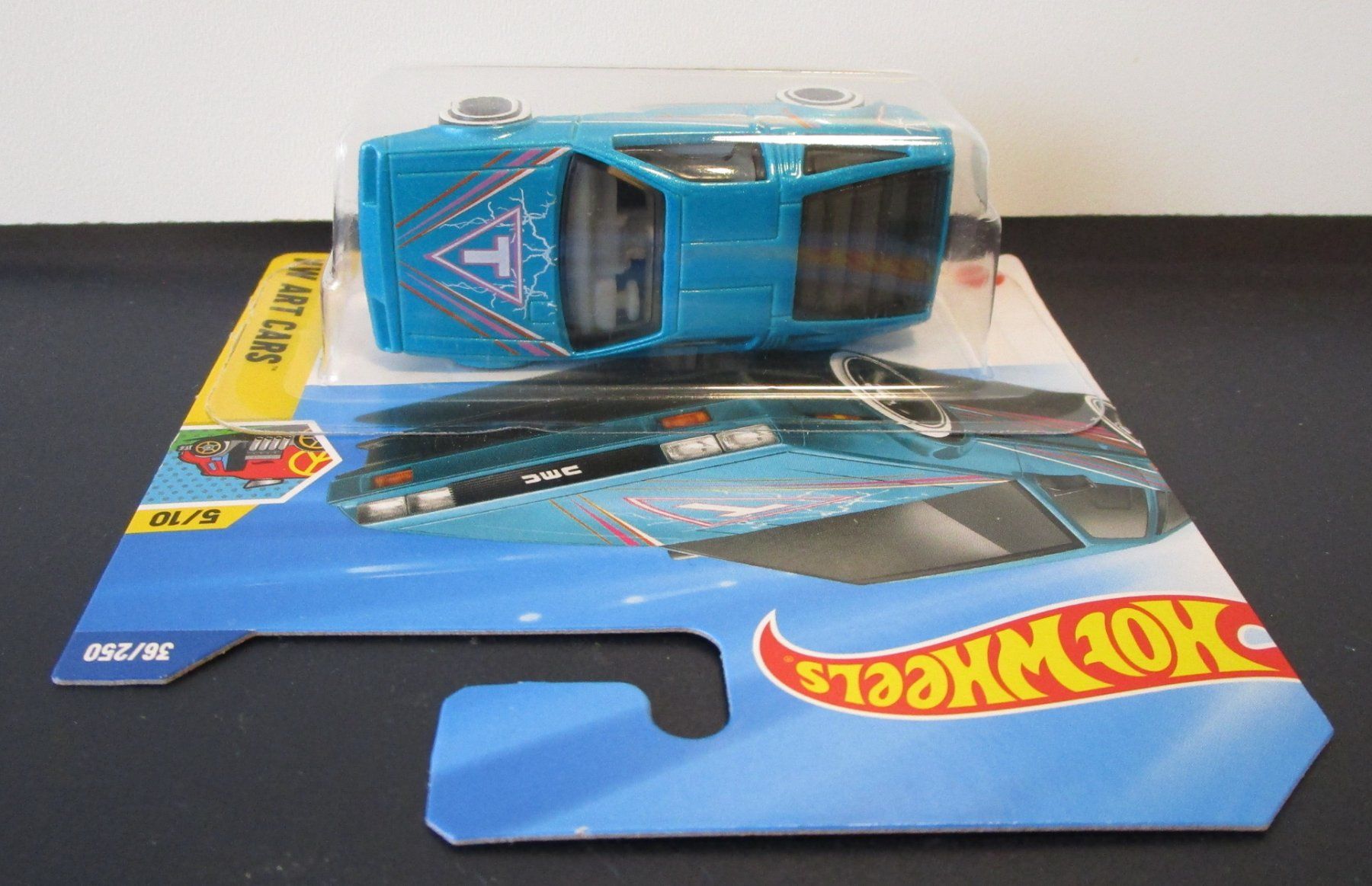 Delorean Modellautos: HOT WHEELS DMC DELOREAN - HYX59 – Neu und originalverpackt aus Chêne-Bourg von breno56 1