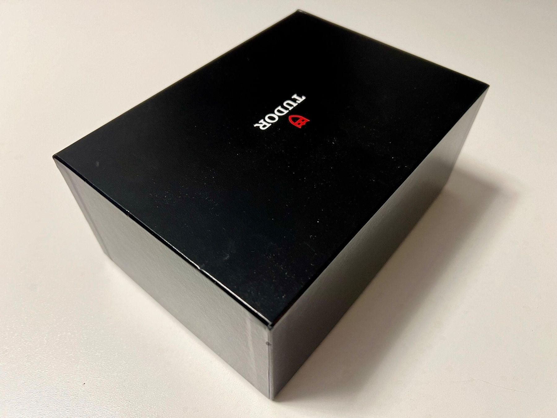 Tudor Uhren: TUDOR original black outerbox for watchbox – Gebraucht aus Mont-sur-Lausanne von vmi_ym5l 4