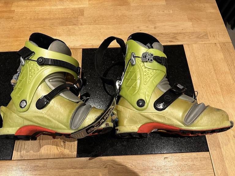 Scarpa Scarpe da uomo: Chaussures randonnée Scarpa 29.5 – Usato da Ste Croix venduto da Barjot 1