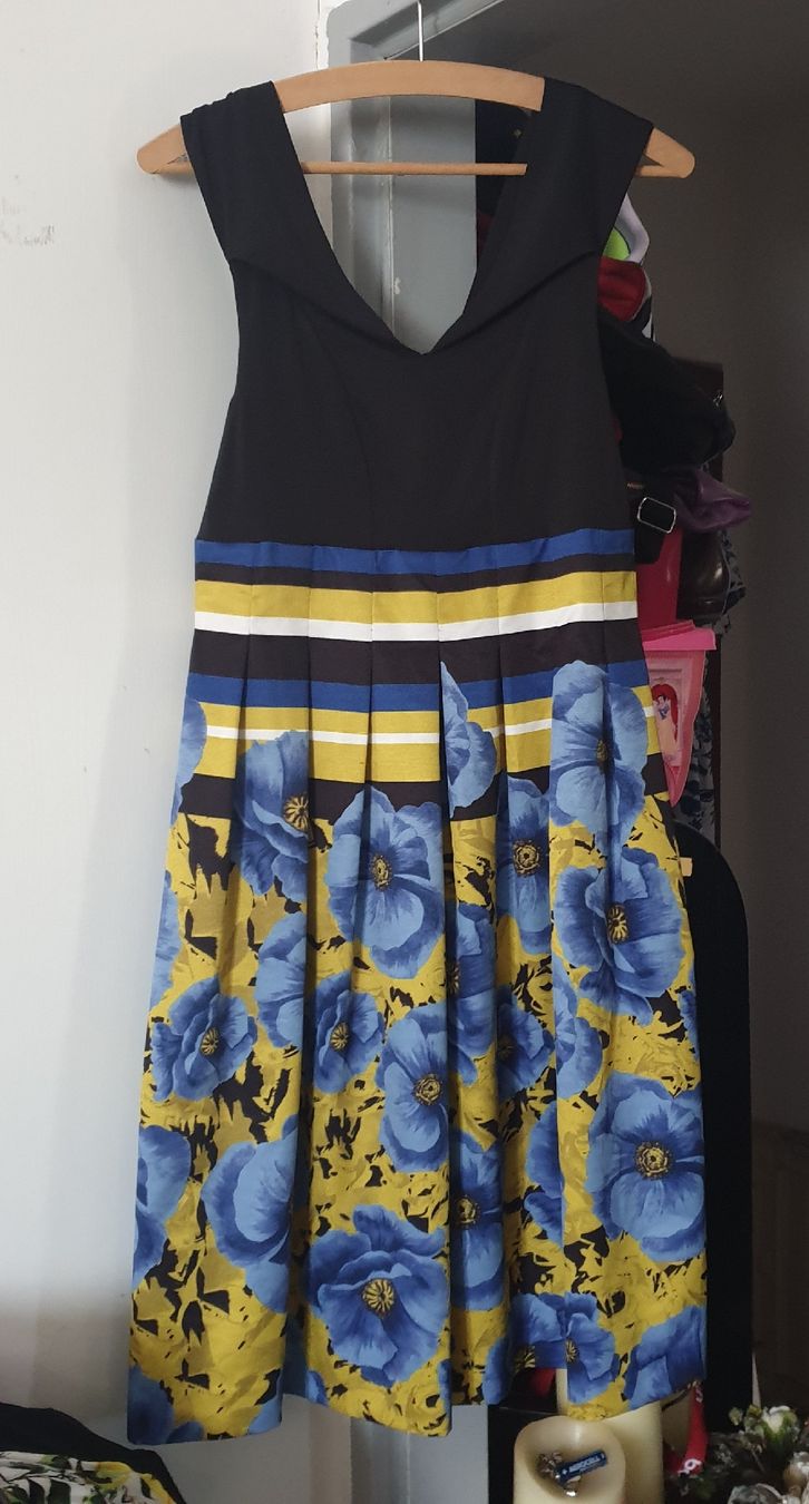 Robes: Sandro Ferrone schönes Kleid Gr. 42 – Neuf (Voir description) à Frenkendorf par Moon111