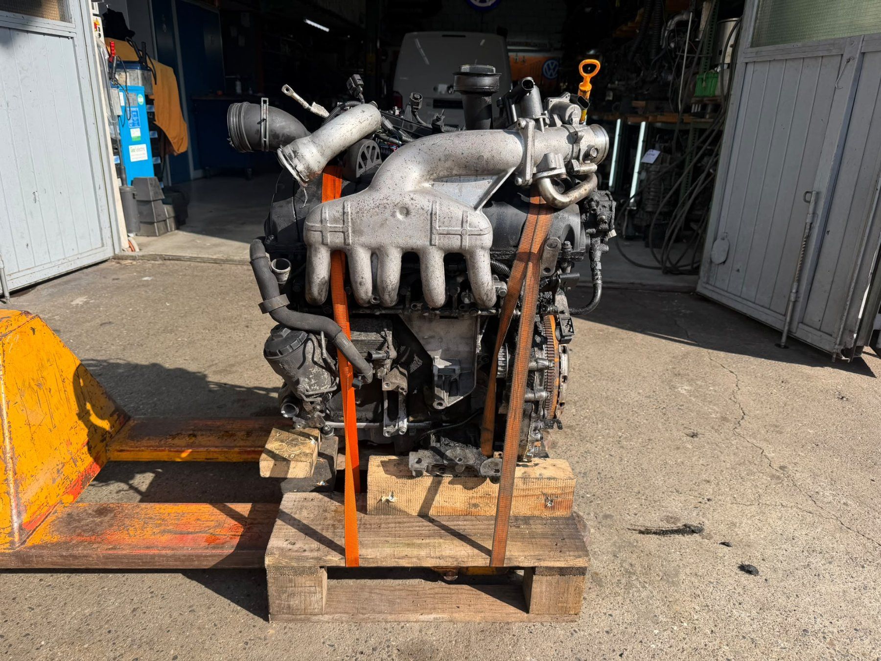 VW Motori: VW T5 Motor Occasion – Usato da Aristau venduto da VW-Bus-Garage-Ohff 2