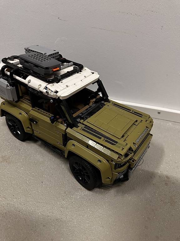 Kit di costruzioni: LEGO Technic Land Rover Defender (42110) – Usato da Rupperswil venduto da Bookie92 1