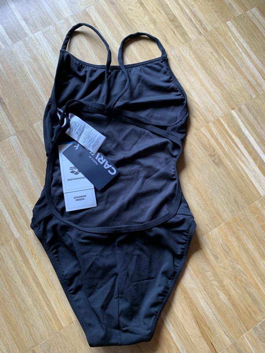 Arena Costumi da bagno & Bikini: Badeanzug Arena Back Solid Damen Schwarz Grösse D34 – Nuovo e nell'imballaggio originale da Zürich venduto da jes_jw7s 1