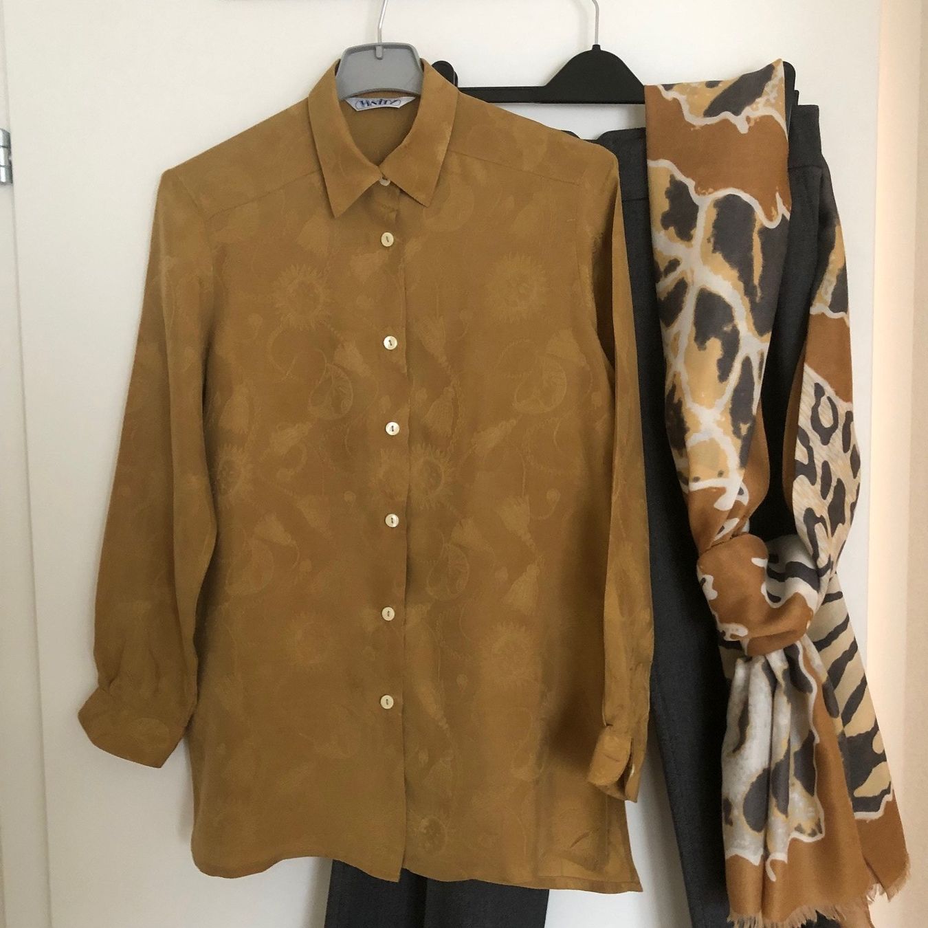 Kleiderpakete: Bluse 100% CUPRO und Hose, Gr. 38, Schaltuch gratis – Gebraucht aus Hergiswil NW von redrose51 2