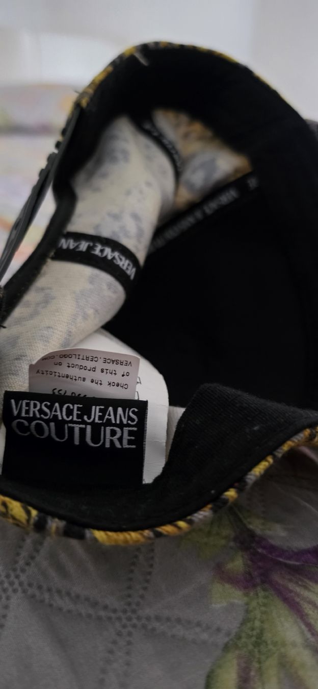 Versace Hüte, Mützen & Caps: Versace Cap wie Neu – Gebraucht aus Gontenschwil von erm_sp56 1
