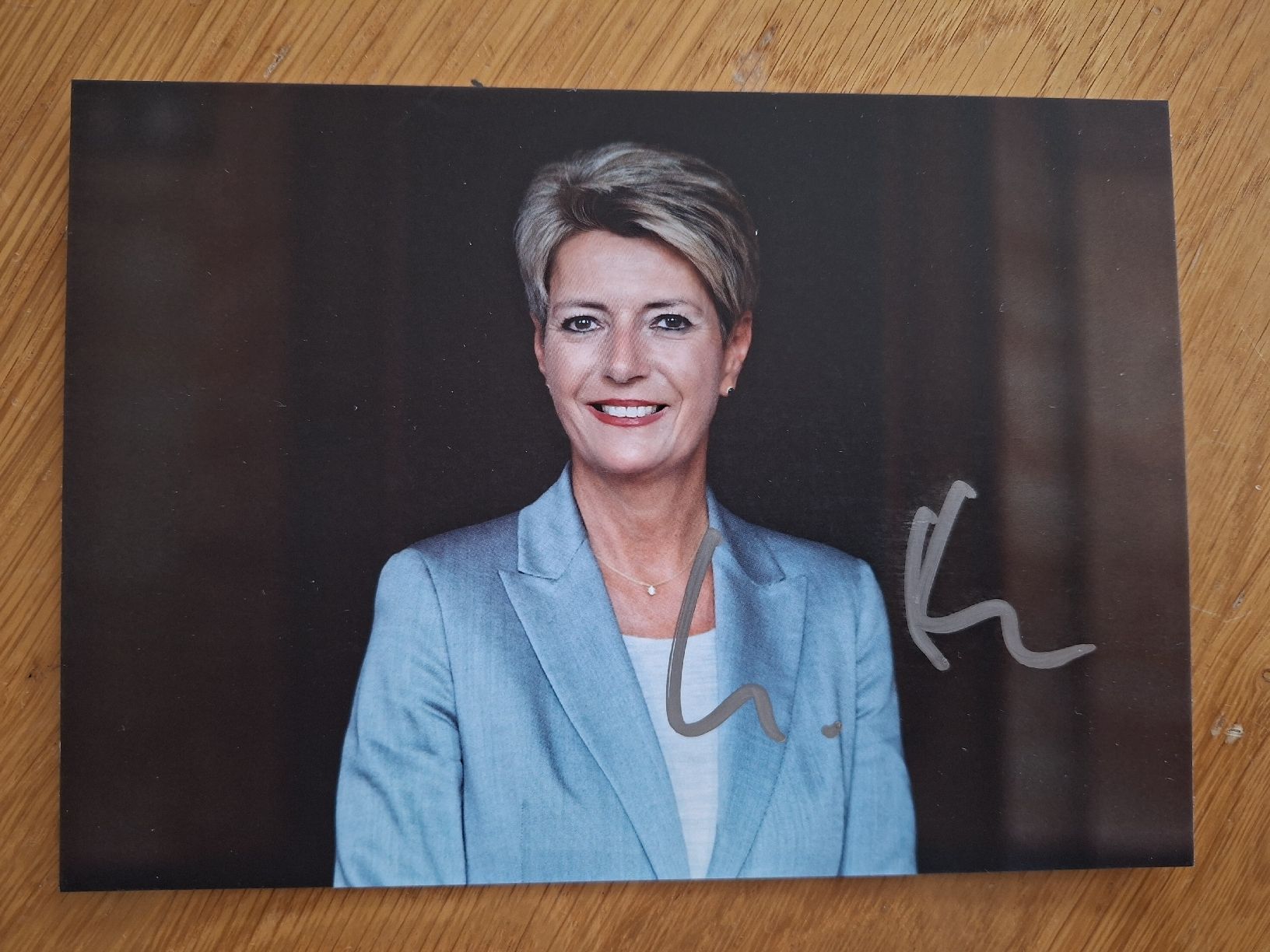 Autografi: Bundesrätin Karin Keller Sutter original Autogrammkarte – Usato da Thun venduto da wuschu