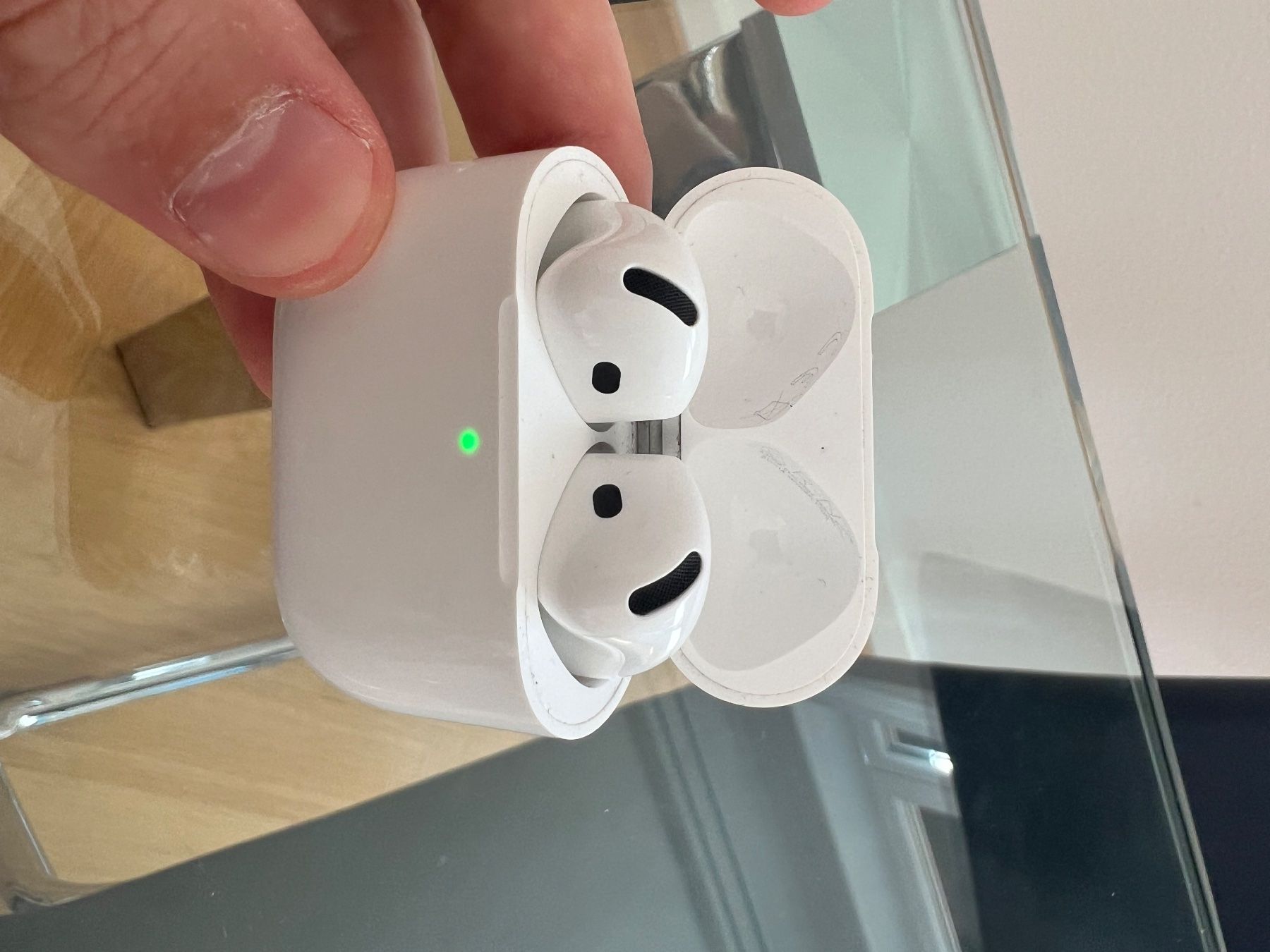 Apple Cuffie: Apple Airpods 4 with Noie Cancellation – Usato da Zürich venduto da and_y8dy 4