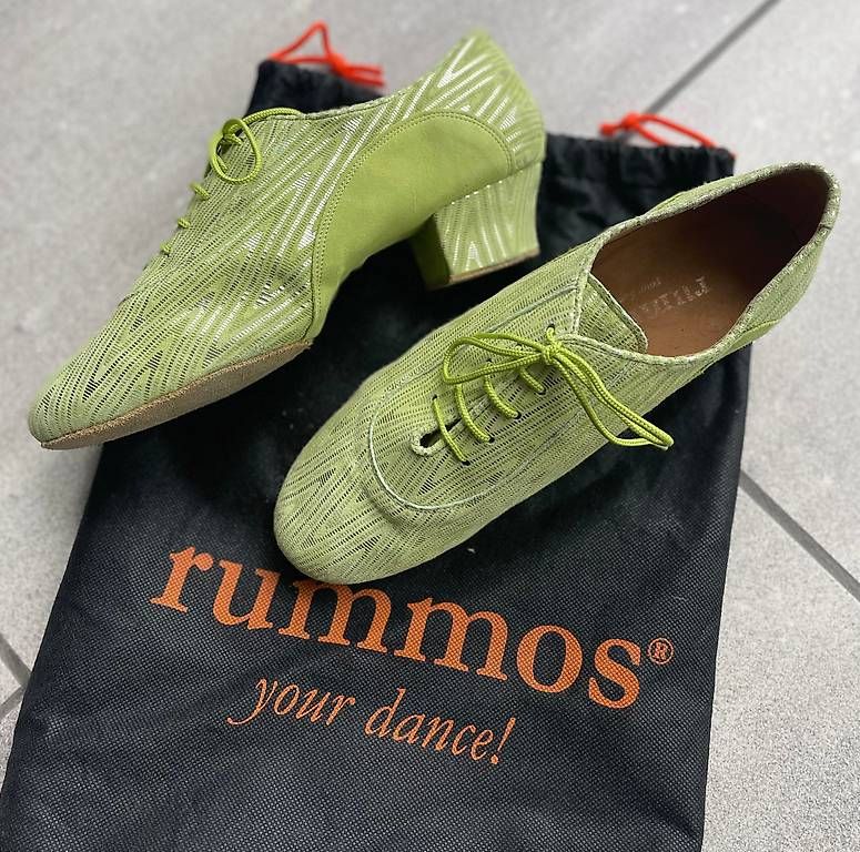 Scarpe da donna: Rummos Tanzschuhe Trainingsschuhe Gr. 40.5 – Nuovo (secondo la descrizione) da Murten venduto da simsalino