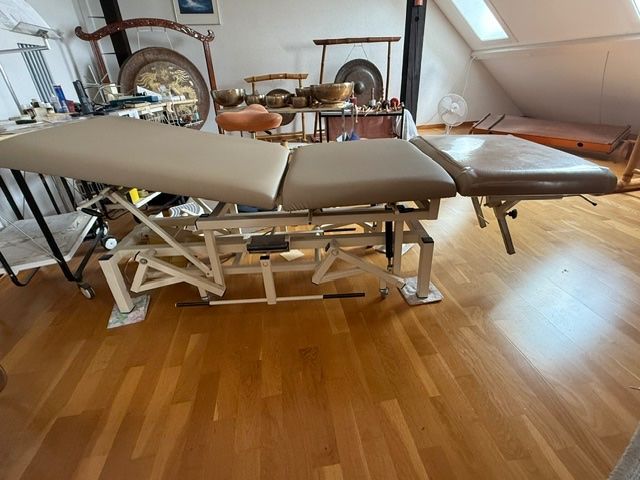 Fauteuils de soin: Table de soin professionnelle – D'occasion à Enges par cordec 1