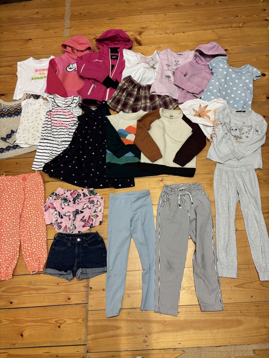 Lotti & Set di vestiti: Kleiderpaket Mädels, Grösse 122 – Usato da Büren an der Aare venduto da Nikito2001