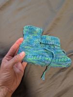 Handgestrickte Babyschuhe Blau-Gruen Neu