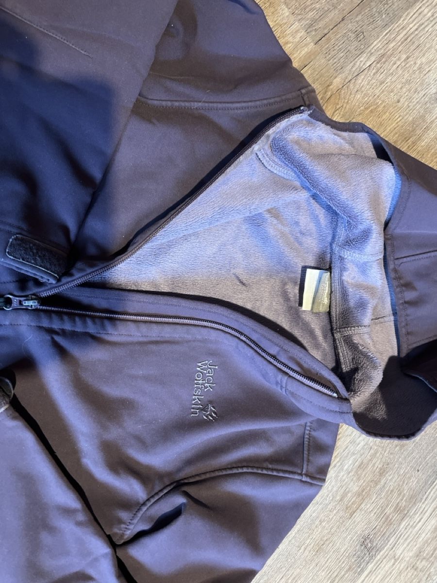 Jack Wolfskin Giacche & Cappotti: Sportjäckli gr 140 Jack Wolfskin – Usato da Niederstocken venduto da Eleonore000 2