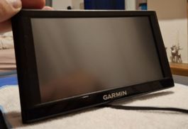 GPS Garmin nüvi avec câble de charge pour voiture