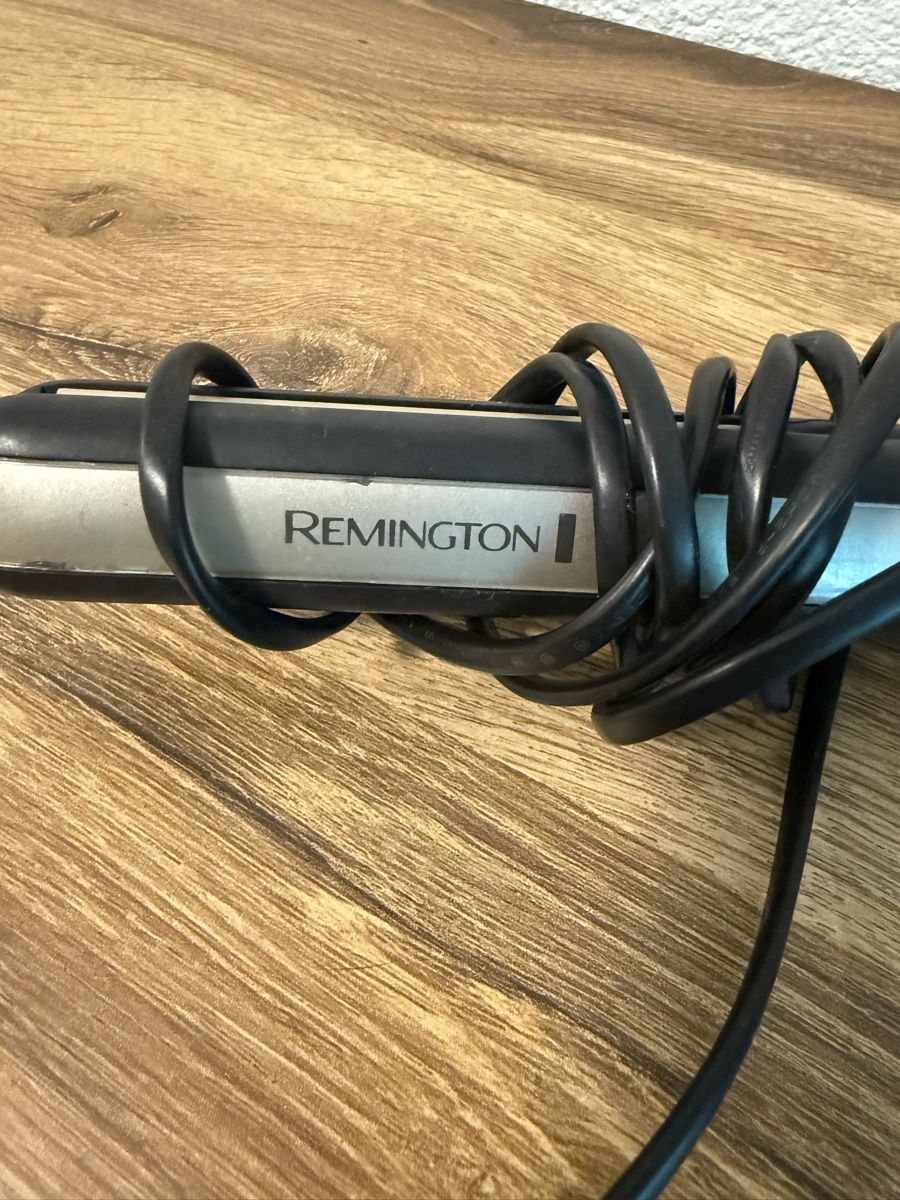 Remington Piastre & Arricciacapelli: Remington Glätteisen 220°C – Usato da Burgdorf venduto da lar_v9t6 1