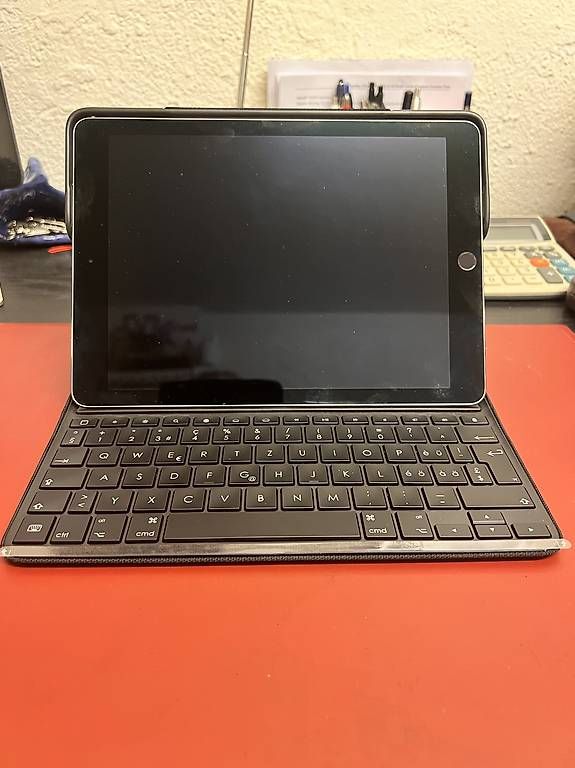 Tablet PC: iPad Pro, 9.7-inch, Wifi + Cellular, 128 GB – Usato da Regensdorf venduto da Eesposito 2
