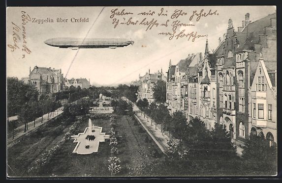 Foto & Poster: Crefeld, Strassenpartie mit Denkmal und  – Usato da Berlin venduto da bartko-reher