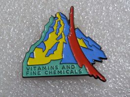 Ansteckpin 255: Vitamins and fine chemicals
