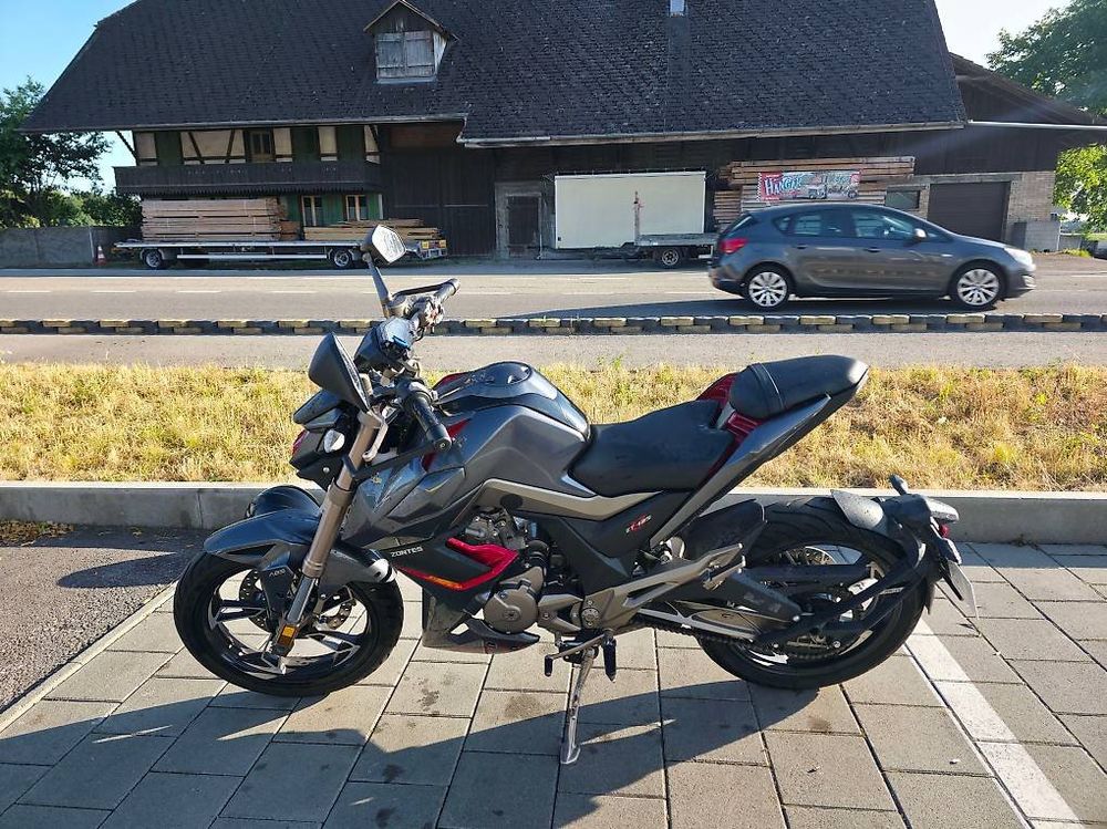 Fabelhafte 125 Naked Bike Bilder
