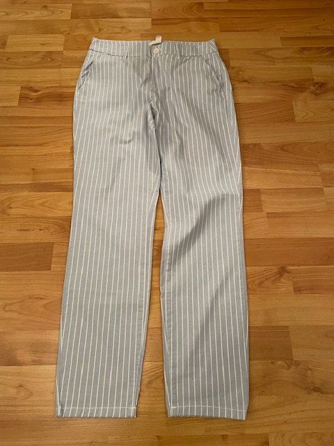 H&M Hosen: Stoffhose hellblau gestreift, Grösse 36 – Gebraucht aus Niederweningen von sho_mb8y 1