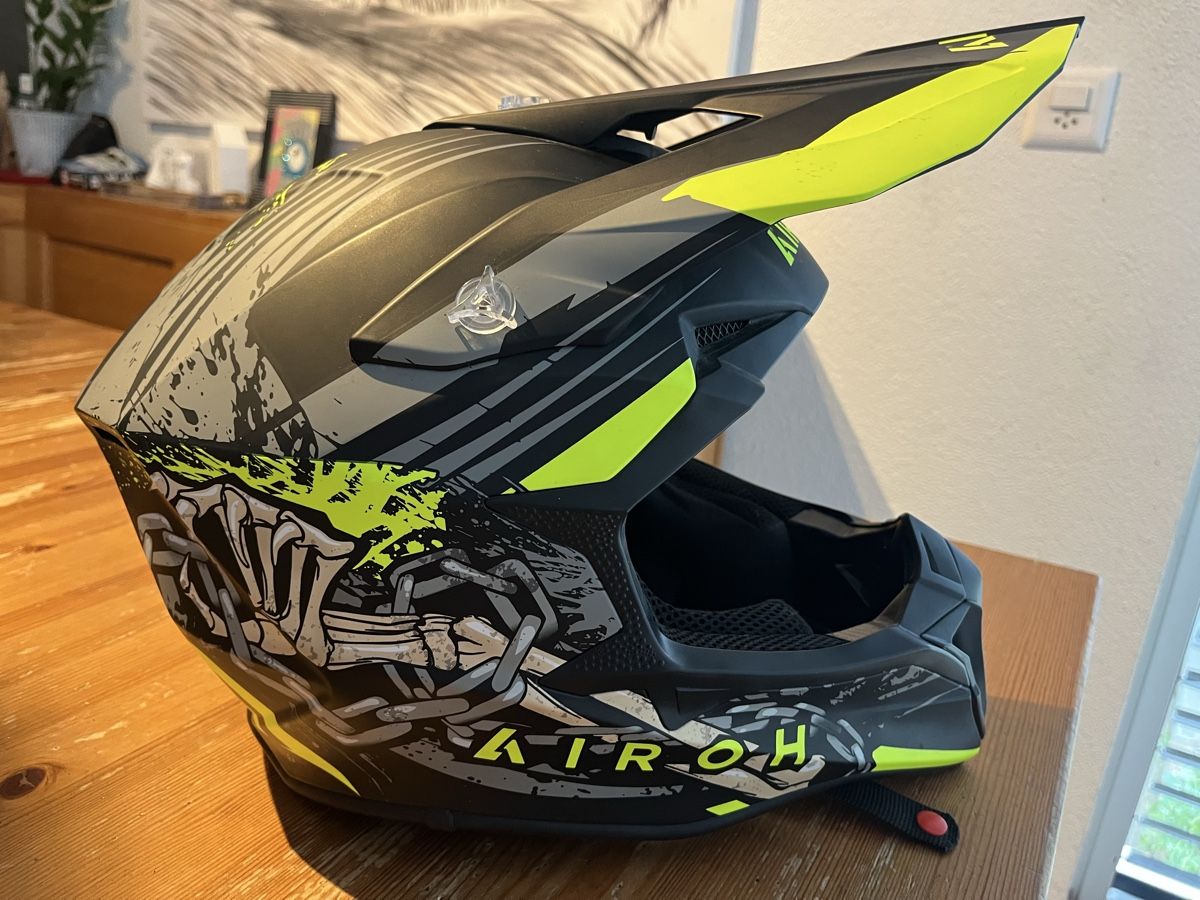 Airoh Caschi & visiere: Motocross Helm Motorradhelm – Usato da Rickenbach LU venduto da Haefliger03 2