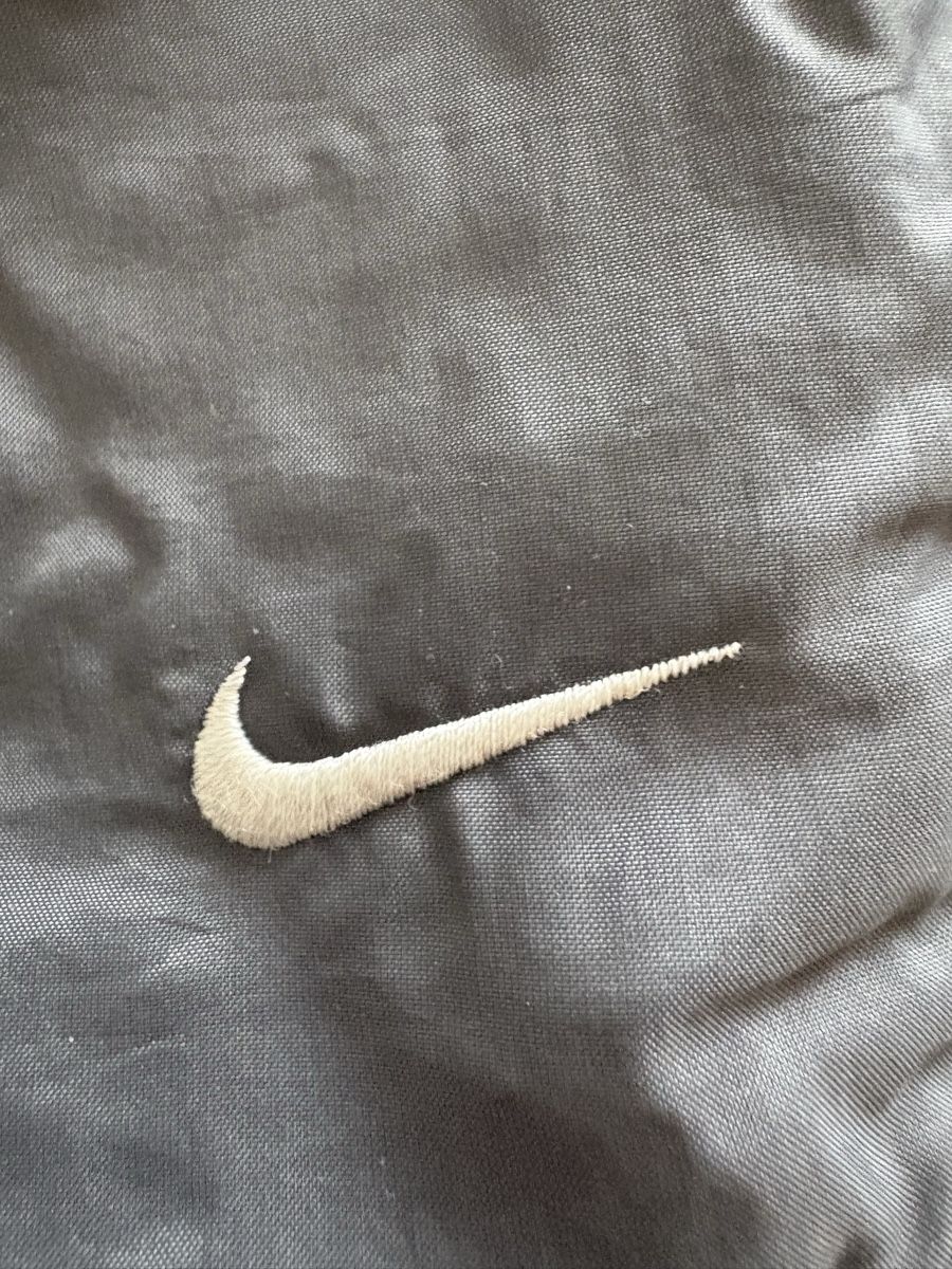 Nike Pantaloni: Nike vintage Trackpants size S/M – Usato da Zürich venduto da _zh_sellz 4