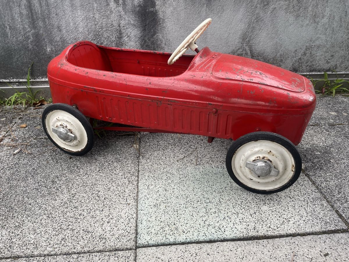 Spielzeuge: Ancienne Voiture à Pédales MG – Gebraucht aus Vallamand von Bricbracbroc82 1