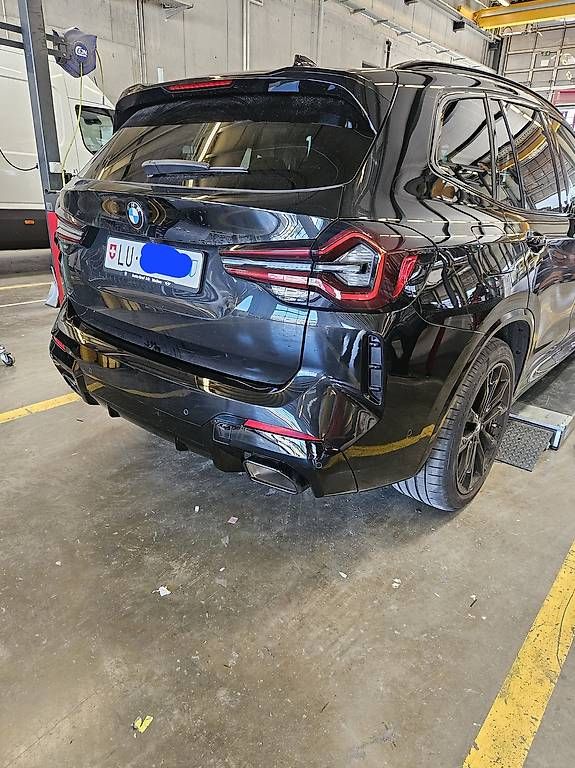 Tutti pezzi di ricambio auto: Neue Heckstossstange BMW X3  – Usato da Luzern venduto da Dezi