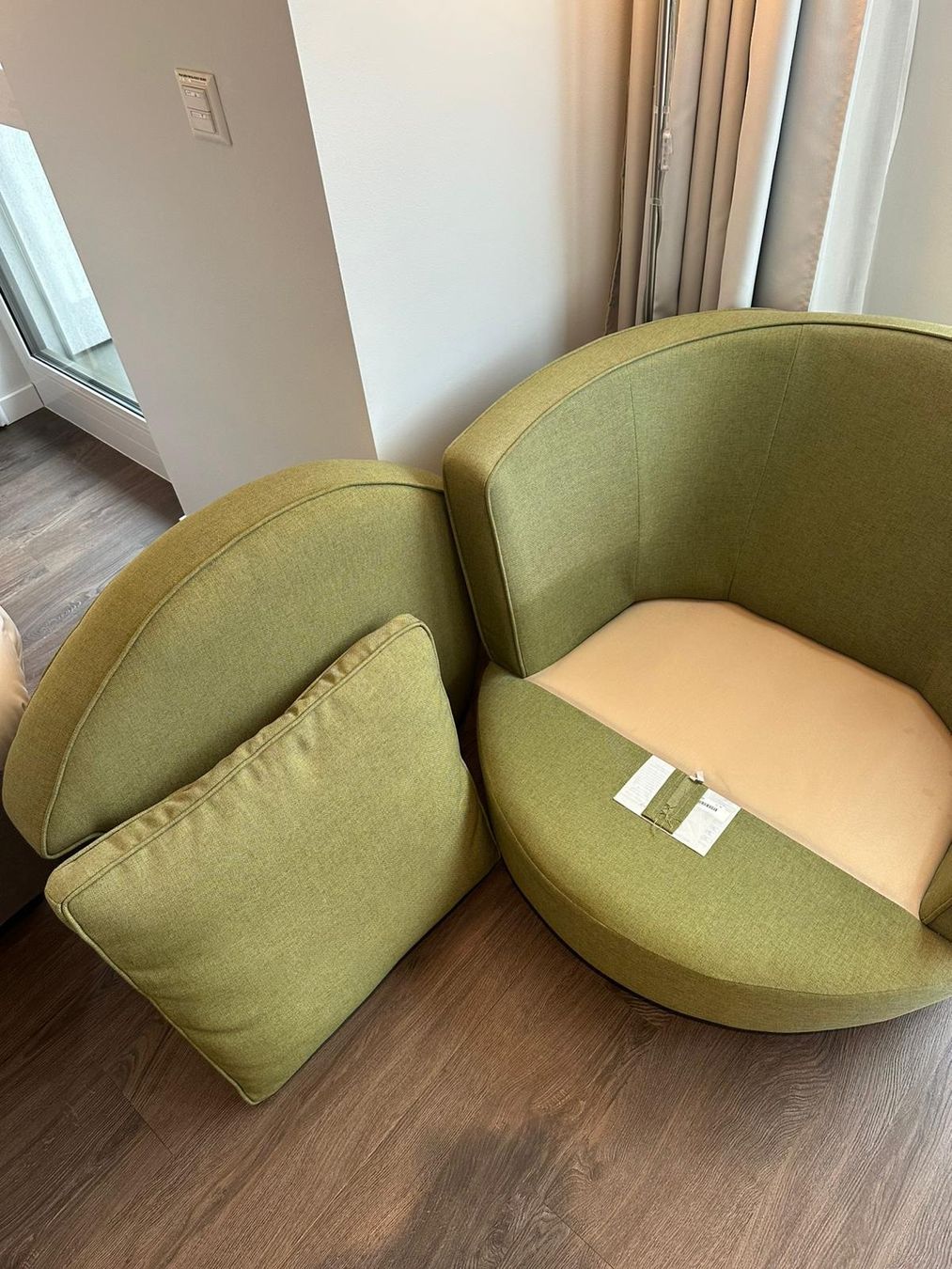 Divani: Sofa vert designer – Usato da Nyon venduto da BenonKose 2