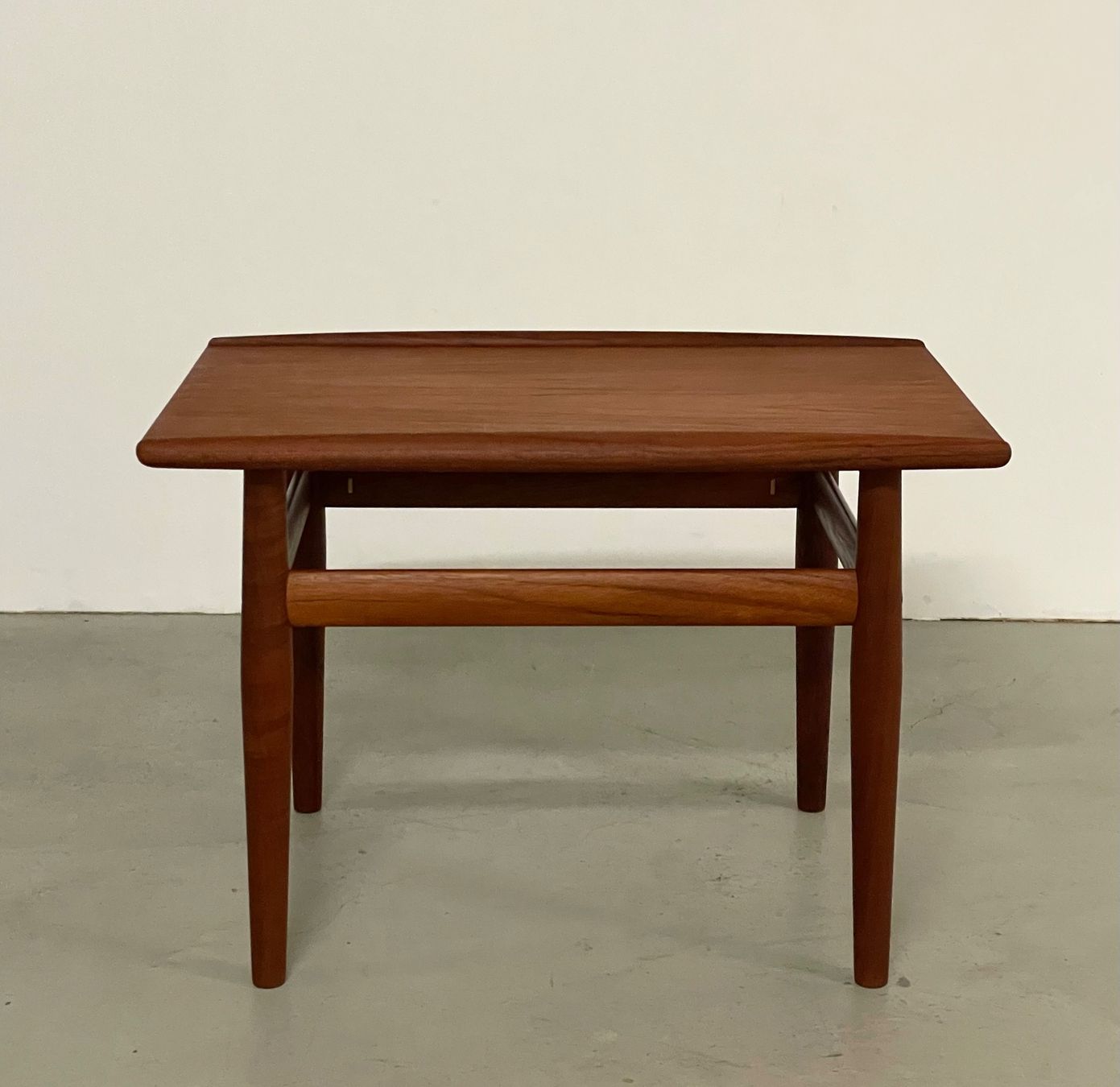 Tavoli: MidCentury Teak Sofatisch Grete Jalk 60s – Usato da Basel venduto da MidMod20C 2