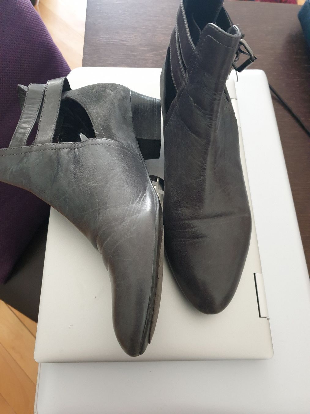 Scarpe da donna: Bottines en cuir véritable, couleur grisatre – Nuovo (secondo la descrizione) da Genève venduto da put_29m9 1
