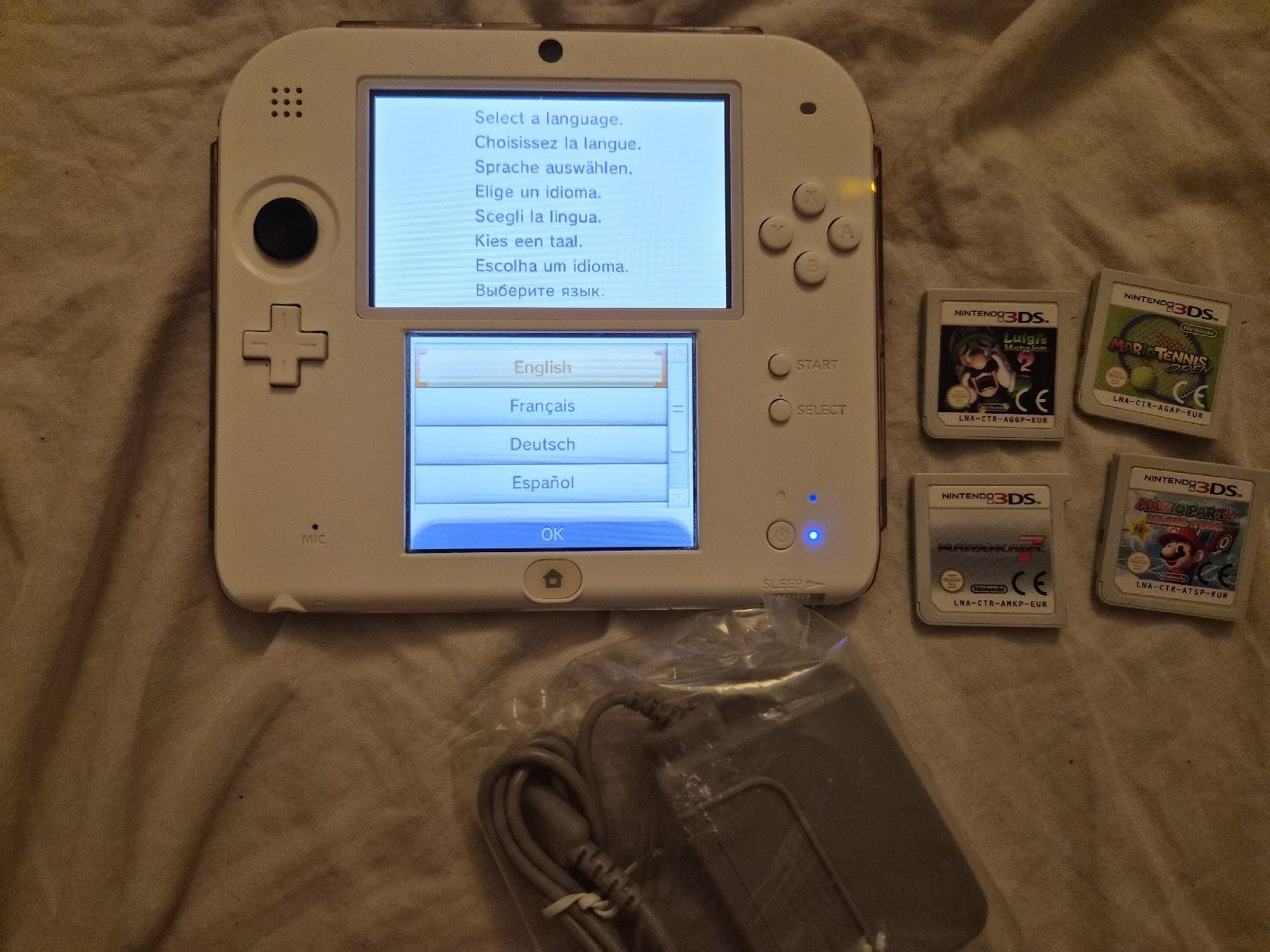 Nintendo Console: Nintendo 2DS Weiss mit 4 Spielen – Nuovo (secondo la descrizione) da Wabern venduto da konbini 2
