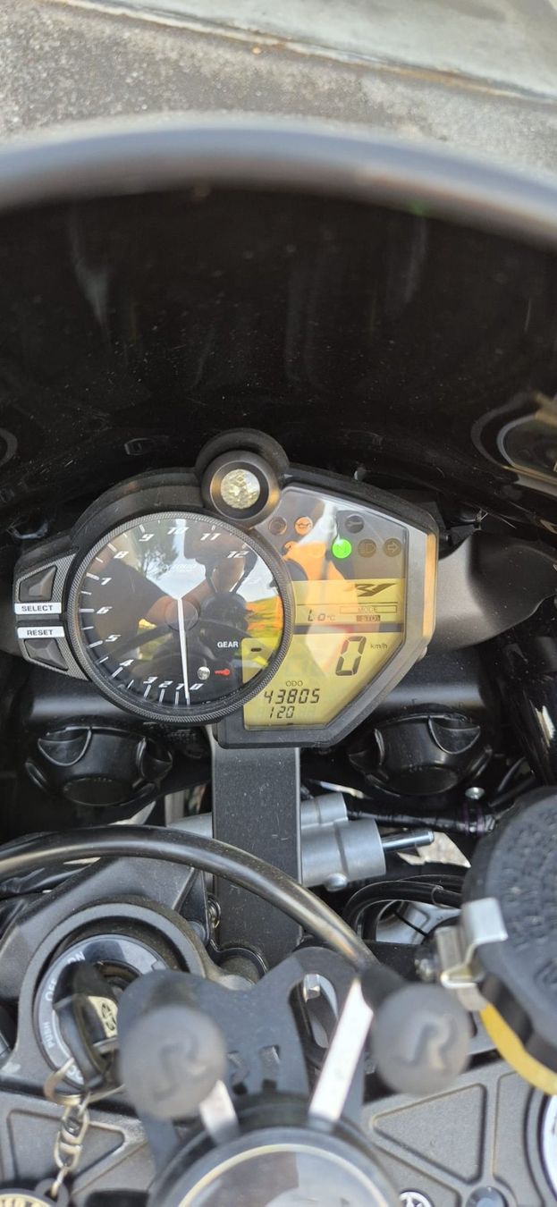 Yamaha Strada: Yamaha R1 RN22 Big Bang – Usato da Thun venduto da thunshopper2 5