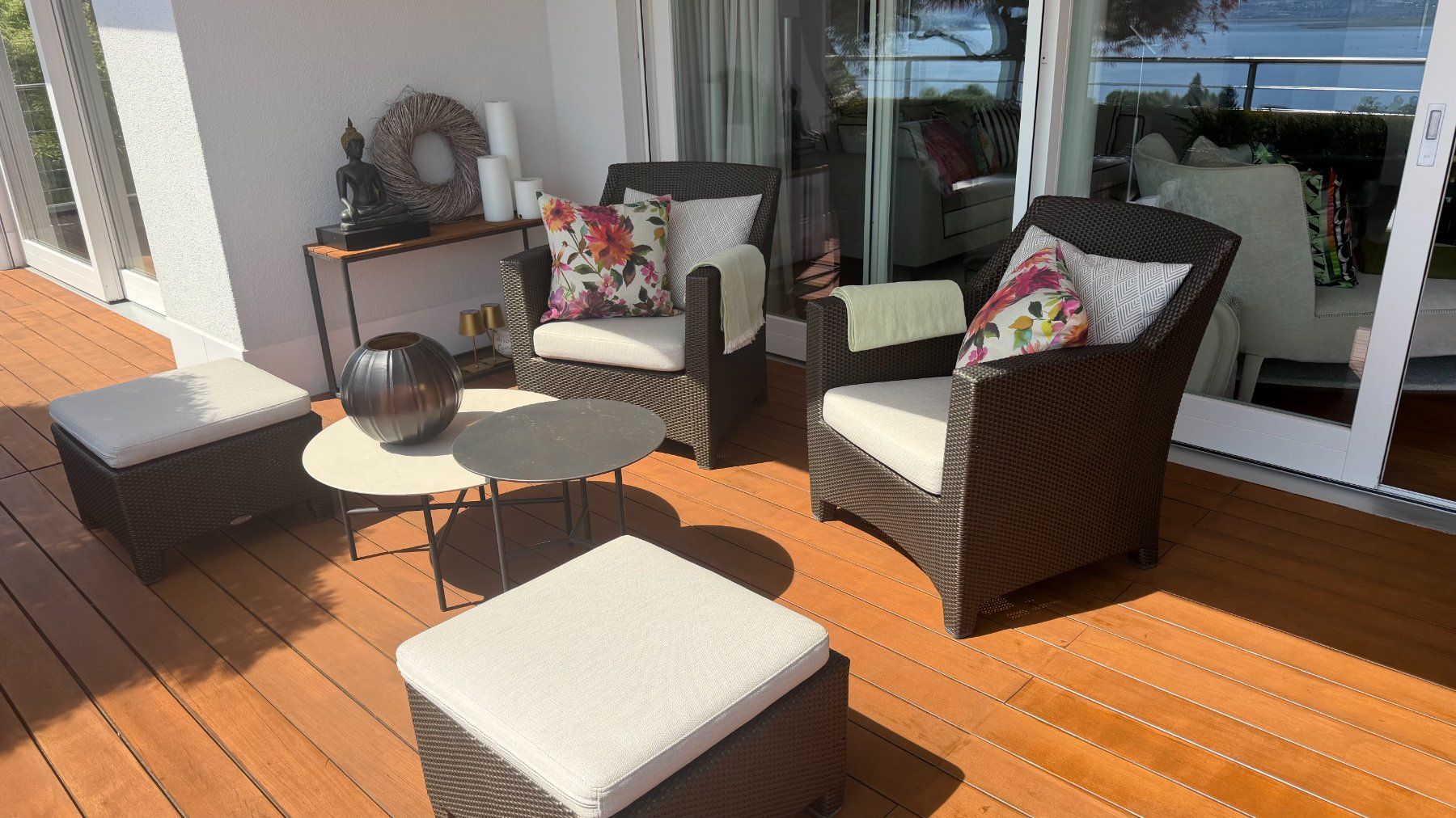 Dedon Poltrone: 2 Dedon Fauteuils mit 2 Sitzhocker und Sitzkissen – Usato da Jona venduto da HBD-Home
