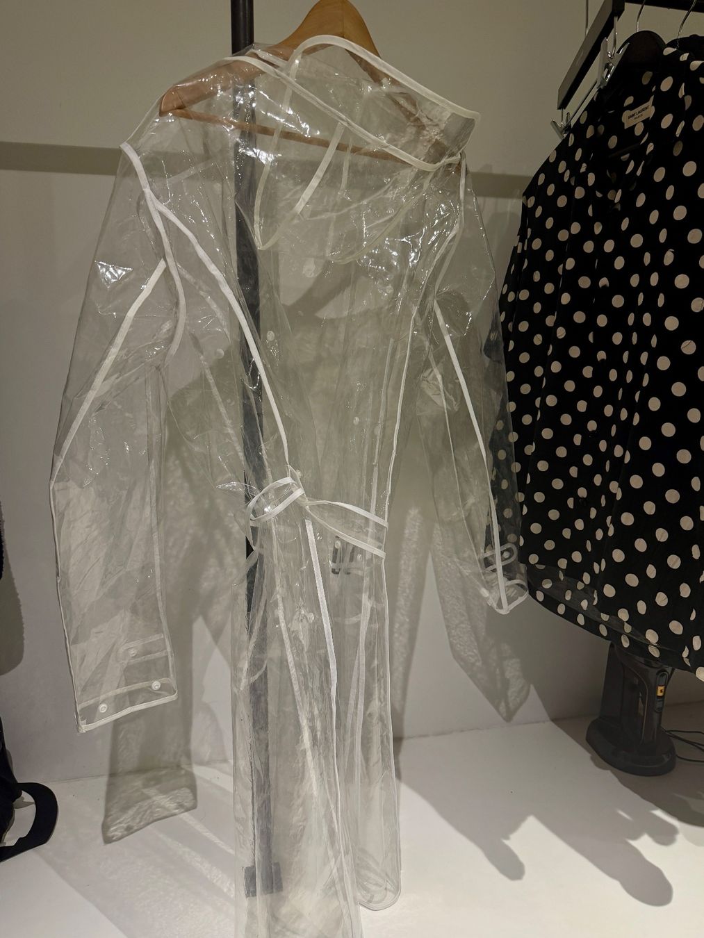 Cappotti: Trench en pvc transparent boutons pression – Usato da giffers venduto da sev_c9x9 4