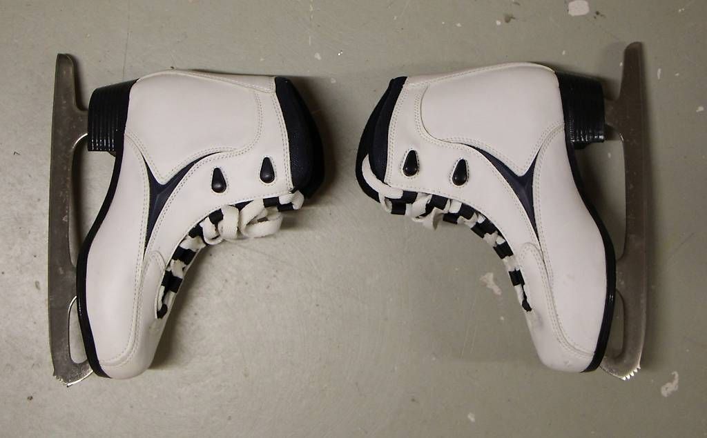 Patins à glace: Schlittschuhe – D'occasion à Rüdtligen par Vortigern 1